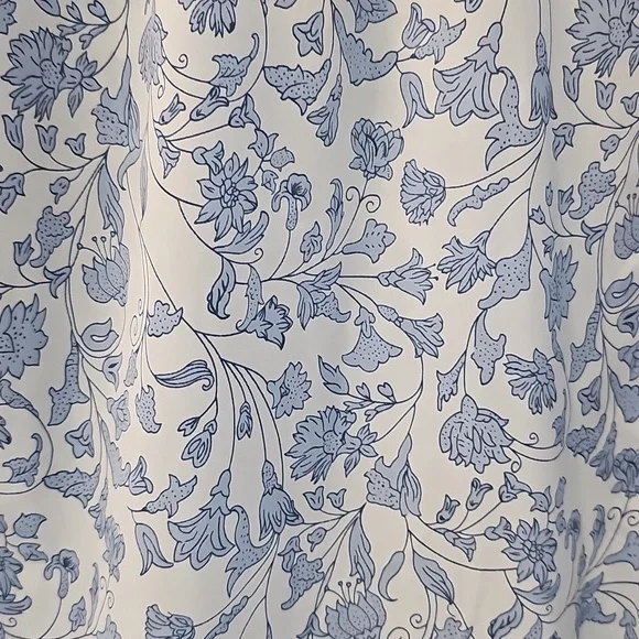 Dokotoo Floral Blue Blouse Top Size Large Worn 1 Time - Picture 9 of 13